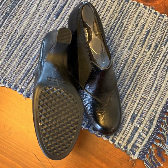 Aerosoles - NWOT, black, stretch booties - Picture 4 of 7